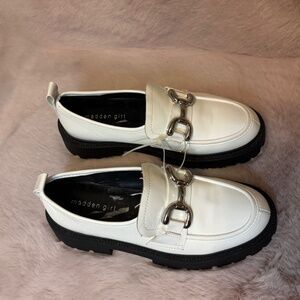 Madden Girl Ashley Platform Loafers White Sliver Tone Accent Size 10M NWOT